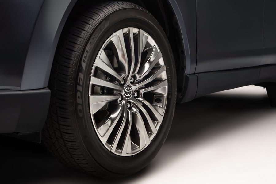 Колеса Toyota Venza Hybrid Limited 2020 года  (фото 28 из 41)